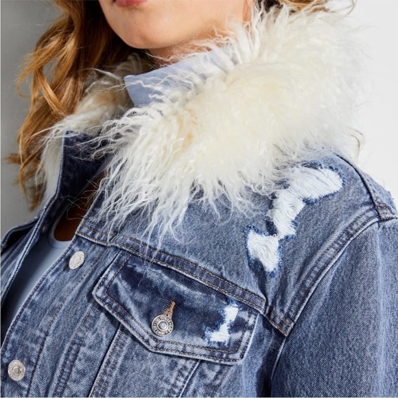 GUESS by Los Angeles Faux fur distressed jean jacket with removable fur medium - Picture 4 of 13